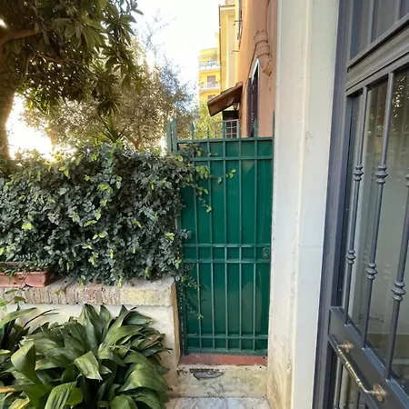 Апартаменты Cozy Artsy Near The Vatican *