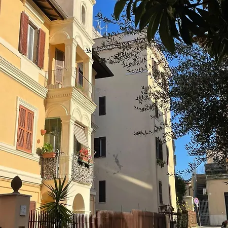 Cozy Artsy Near The Vatican Апартаменты Рим