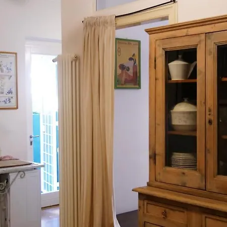 Апартаменты Cozy Artsy Near The Vatican