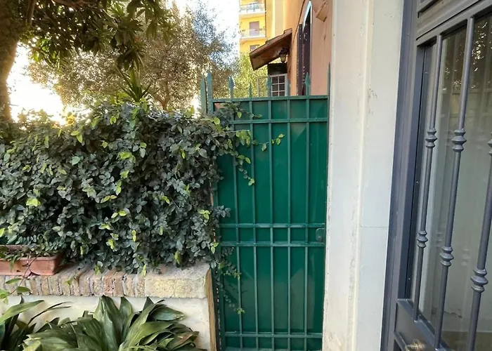 Апартаменты Cozy Artsy Near The Vatican *