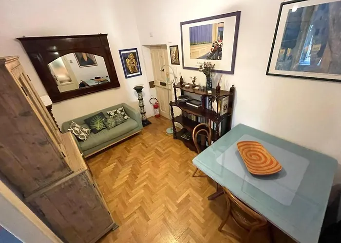 Апартаменты Cozy Artsy Near The Vatican
